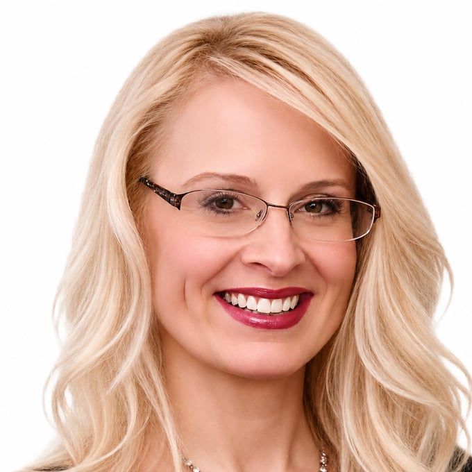 Laura, Salon & Spa Concierge at Alora Salon & Wellness Spa